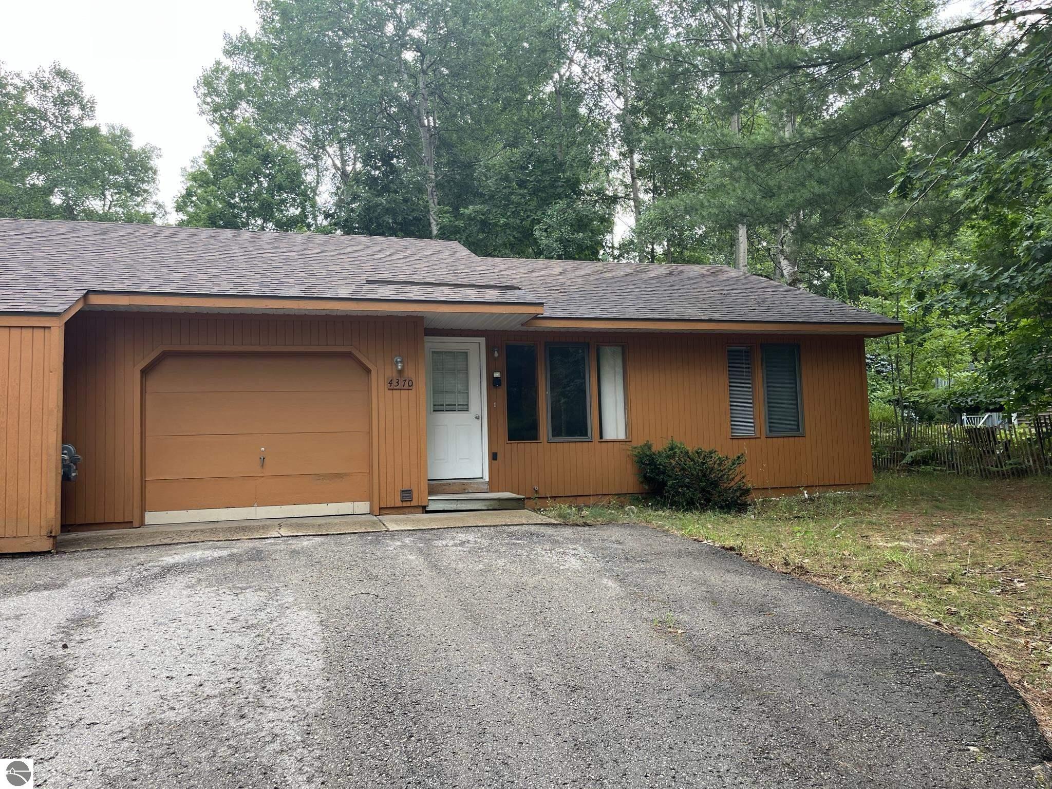 4370 Eagle Crest Drive