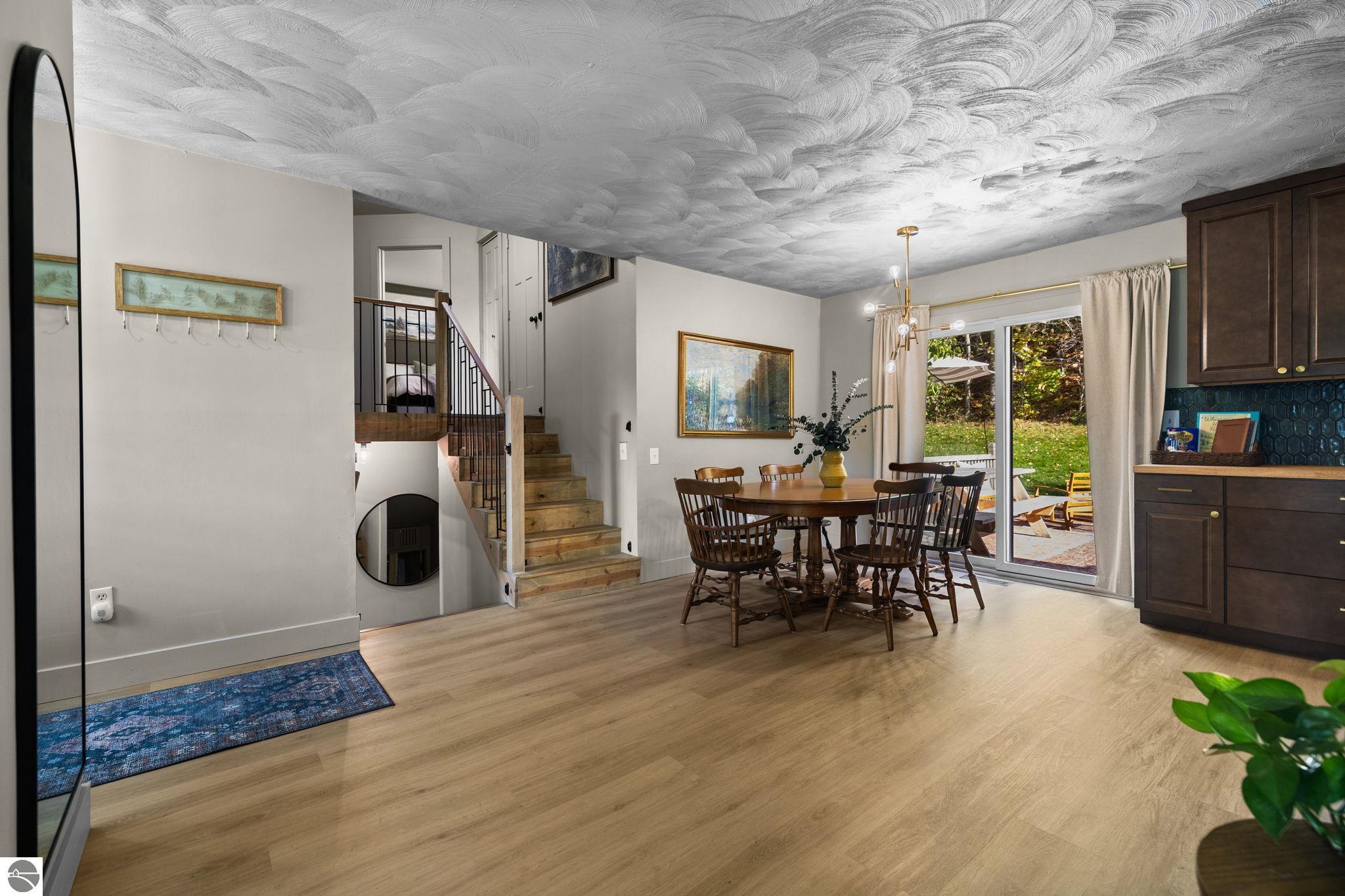 7297 Whispering Hills