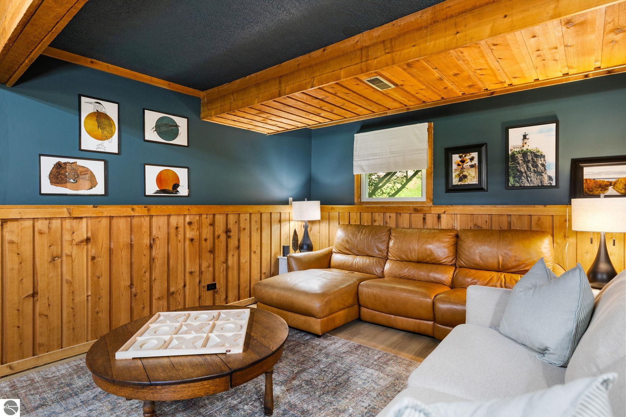 7297 Whispering Hills