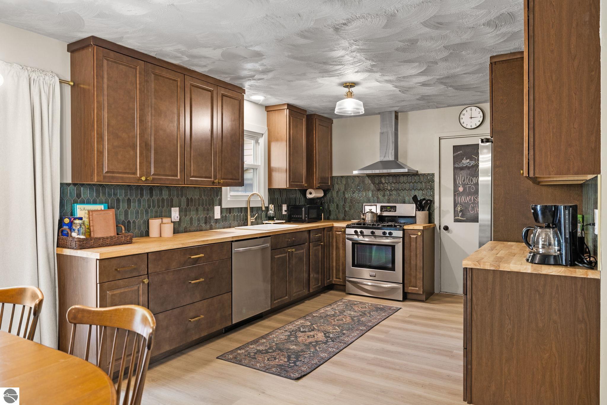 7297 Whispering Hills