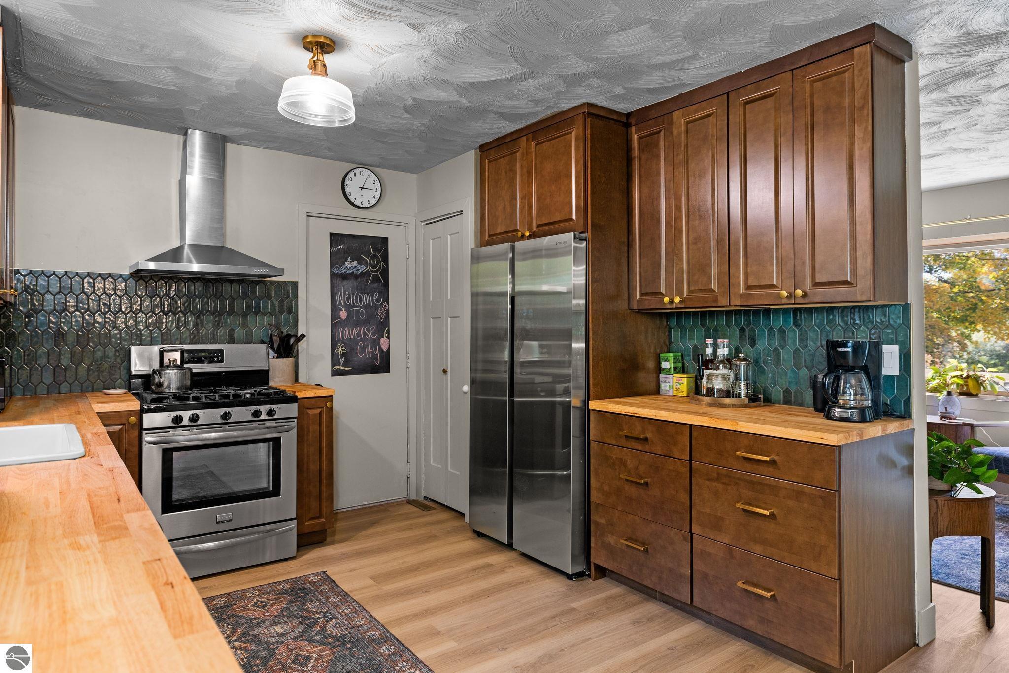 7297 Whispering Hills