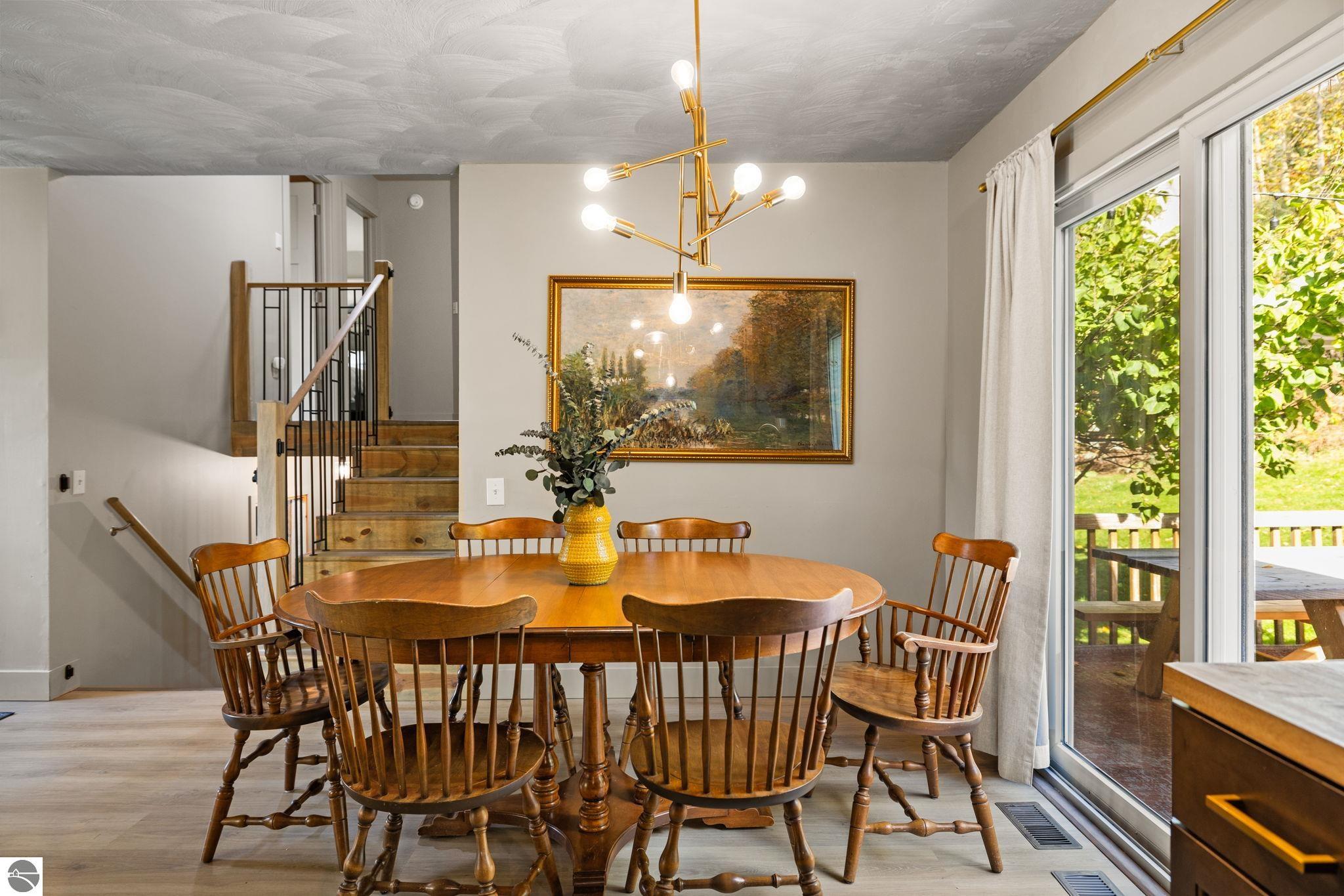 7297 Whispering Hills