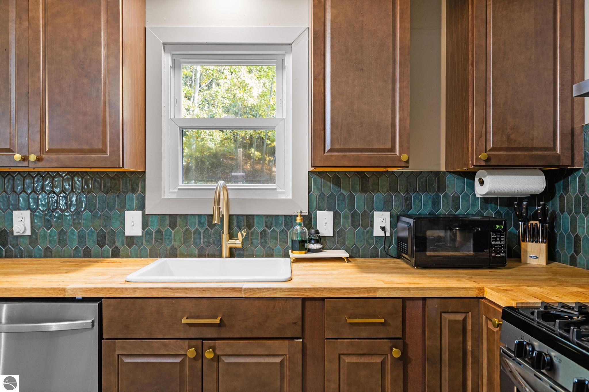 7297 Whispering Hills