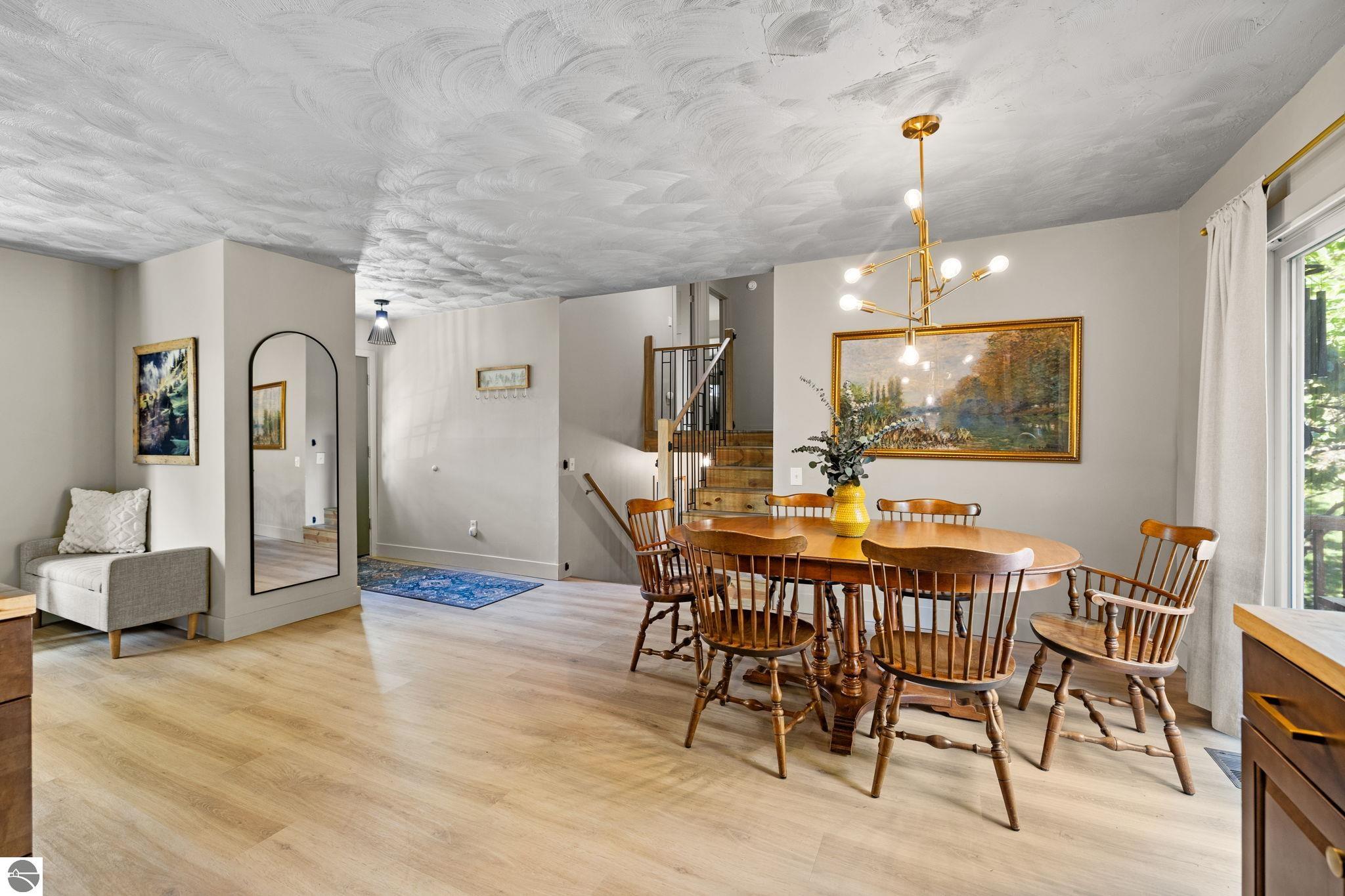 7297 Whispering Hills