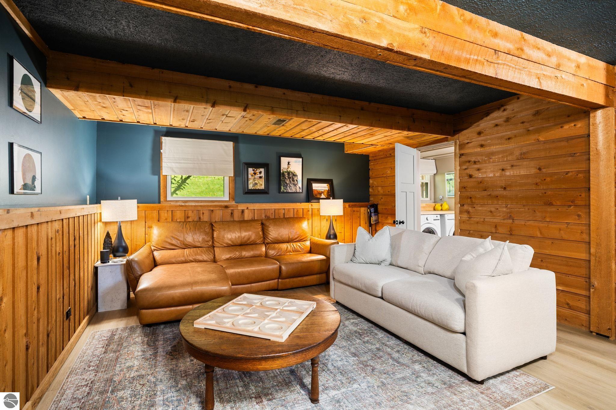 7297 Whispering Hills