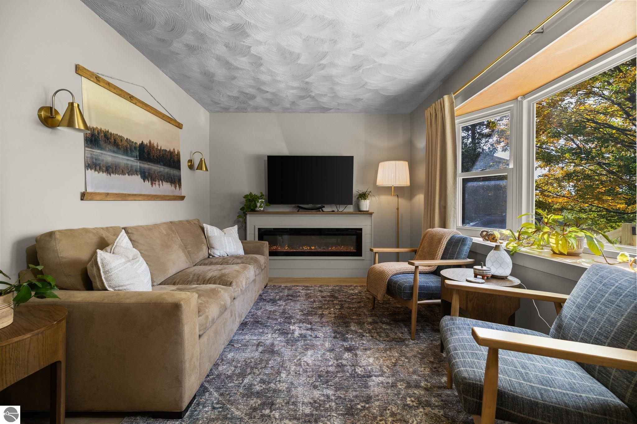 7297 Whispering Hills