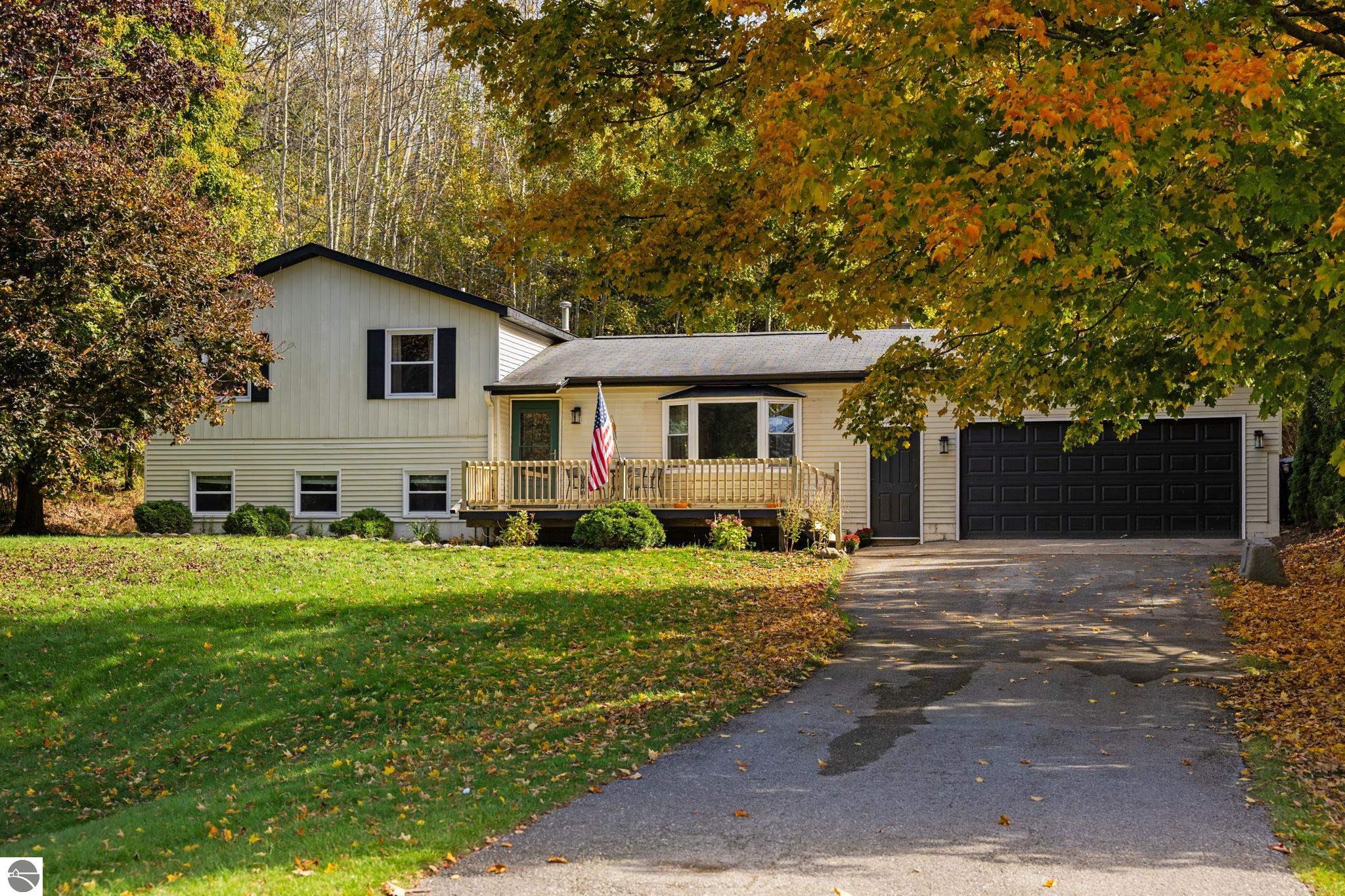 7297 Whispering Hills