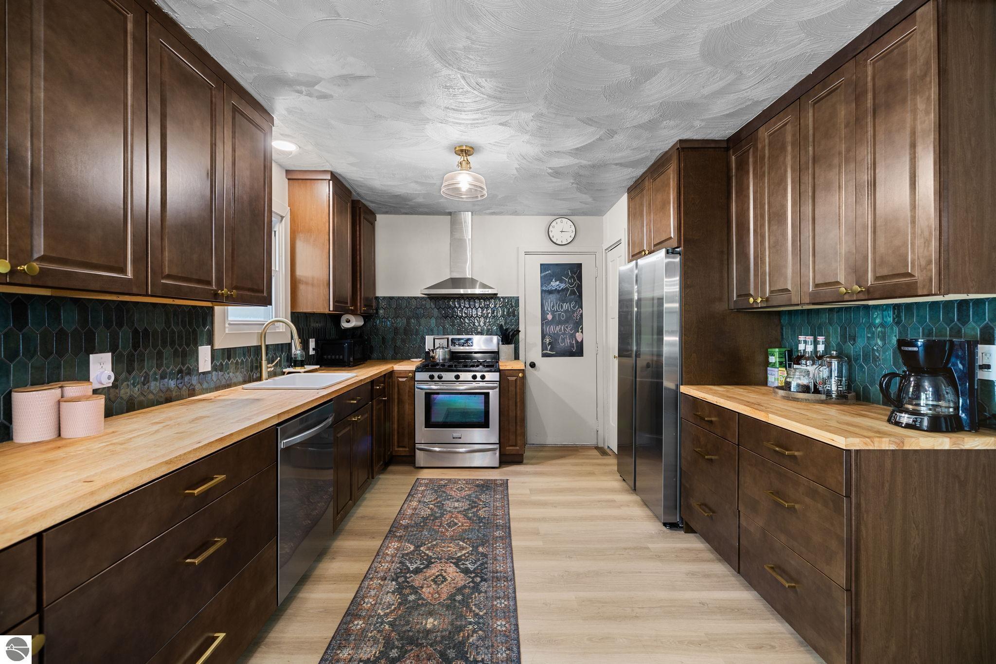 7297 Whispering Hills