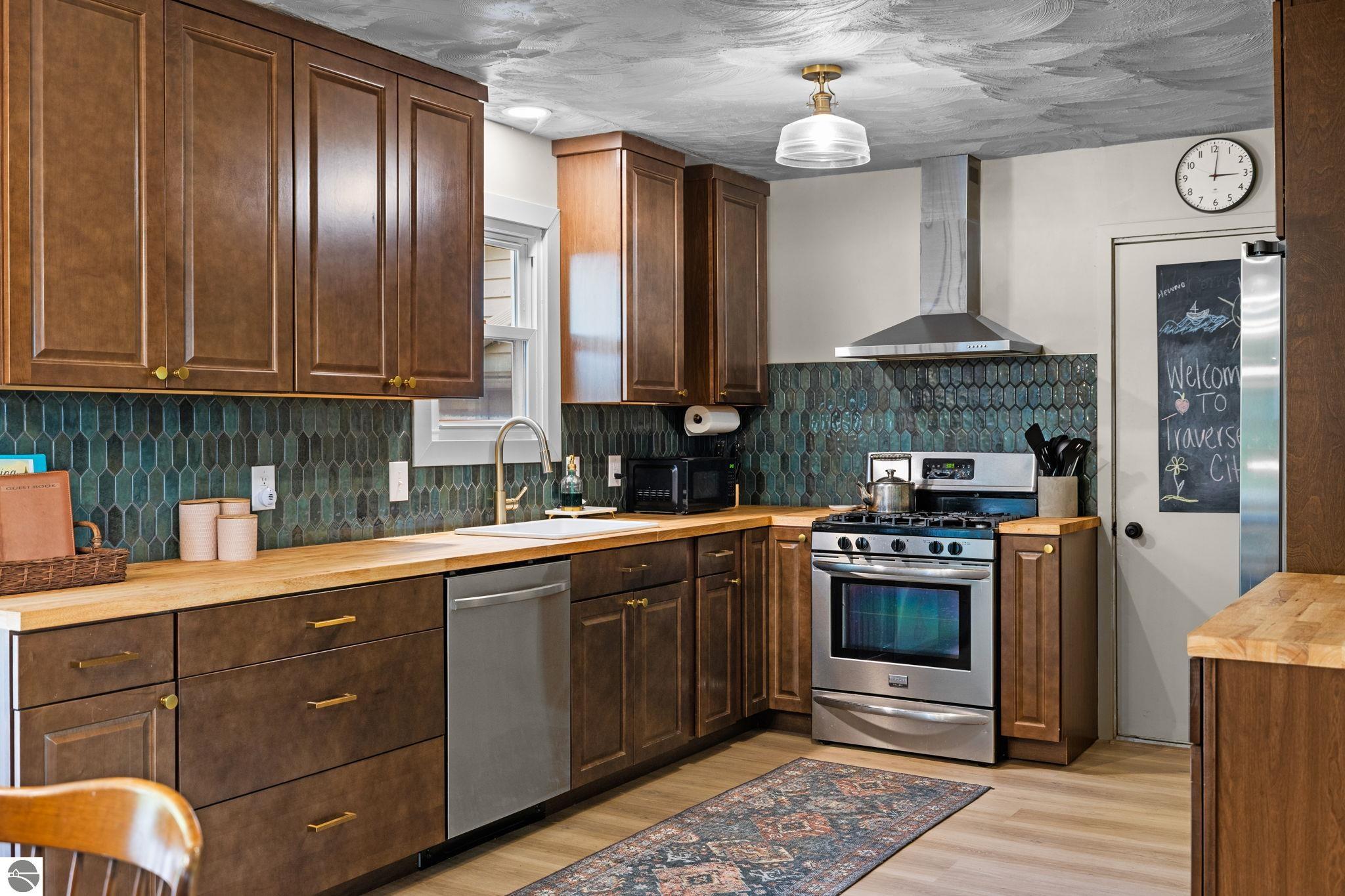 7297 Whispering Hills