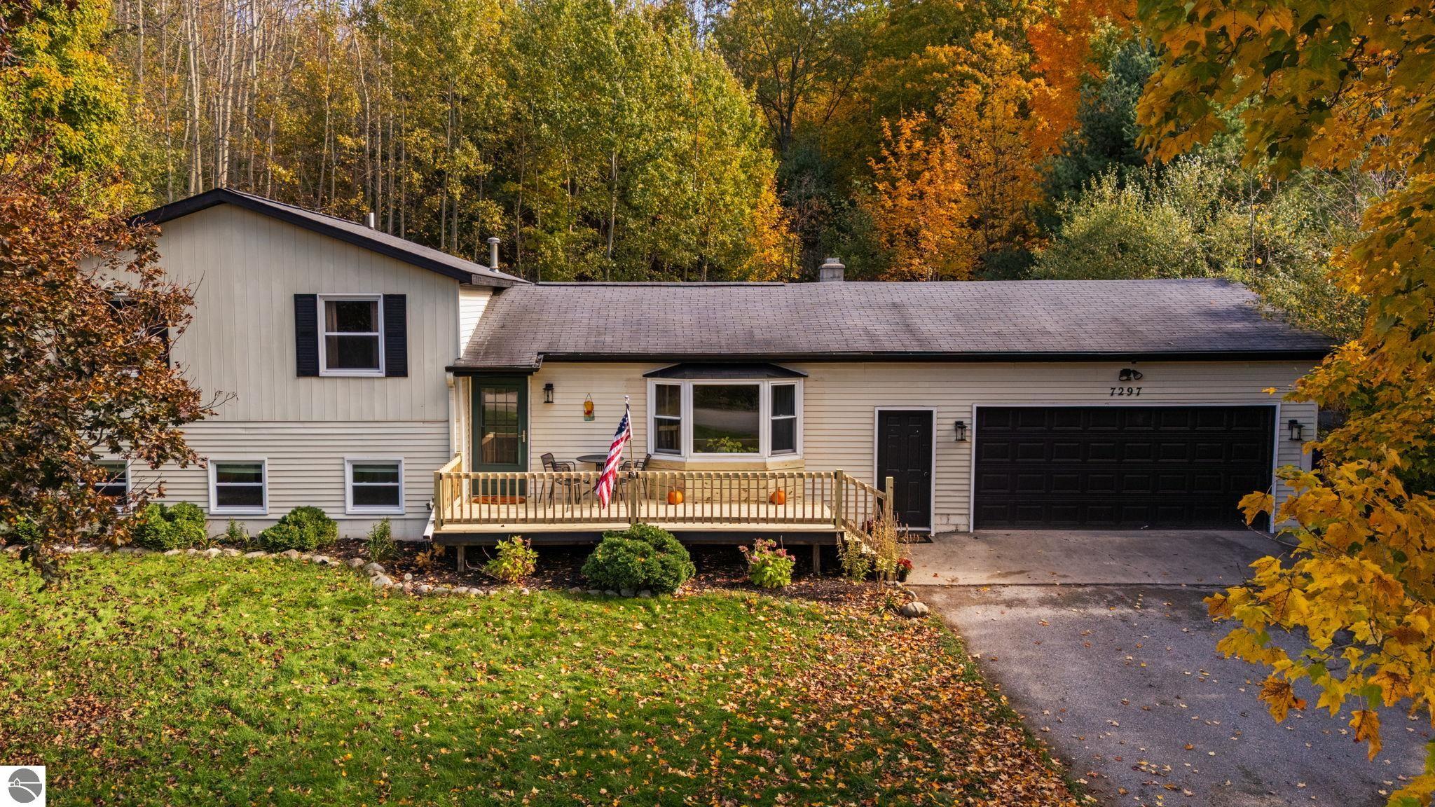 7297 Whispering Hills