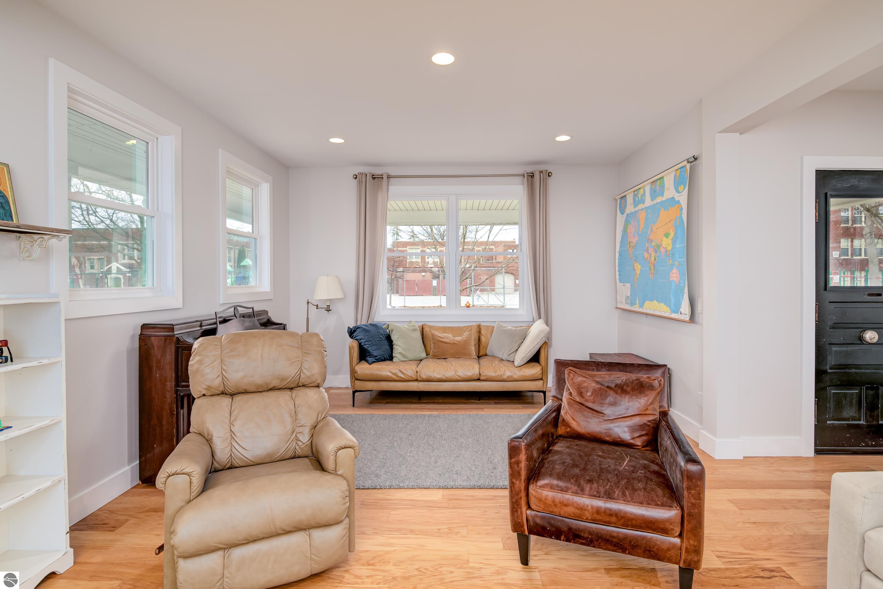 319 W Eighth Street
