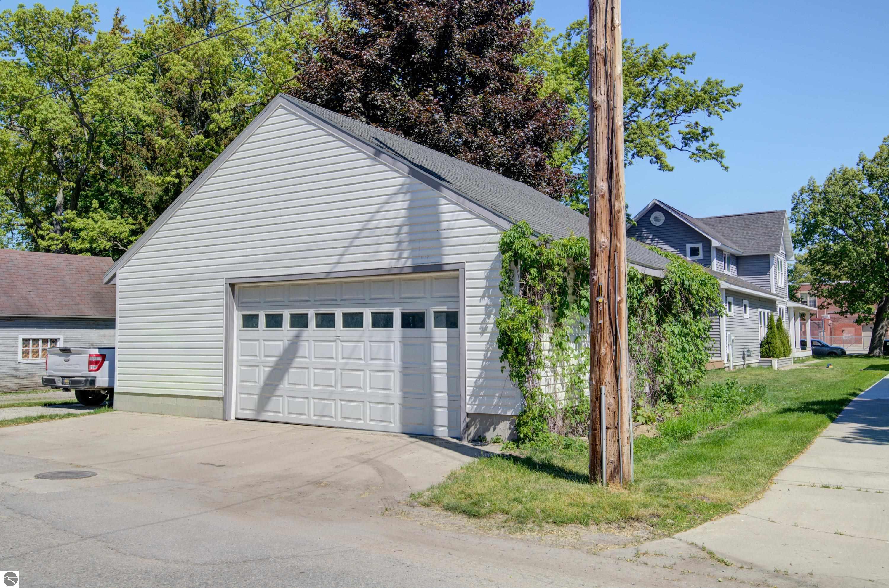 319 W Eighth Street