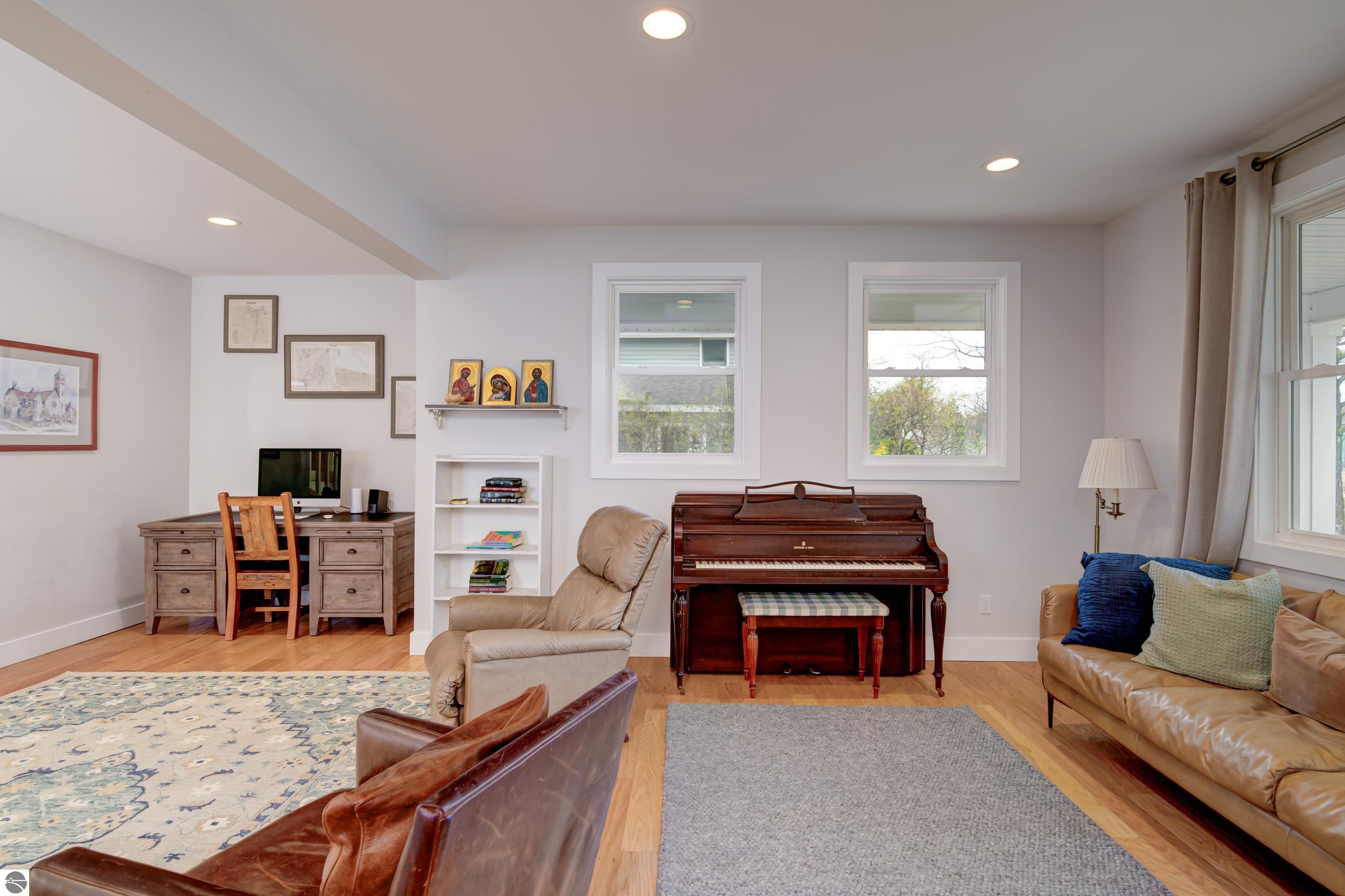 319 W Eighth Street