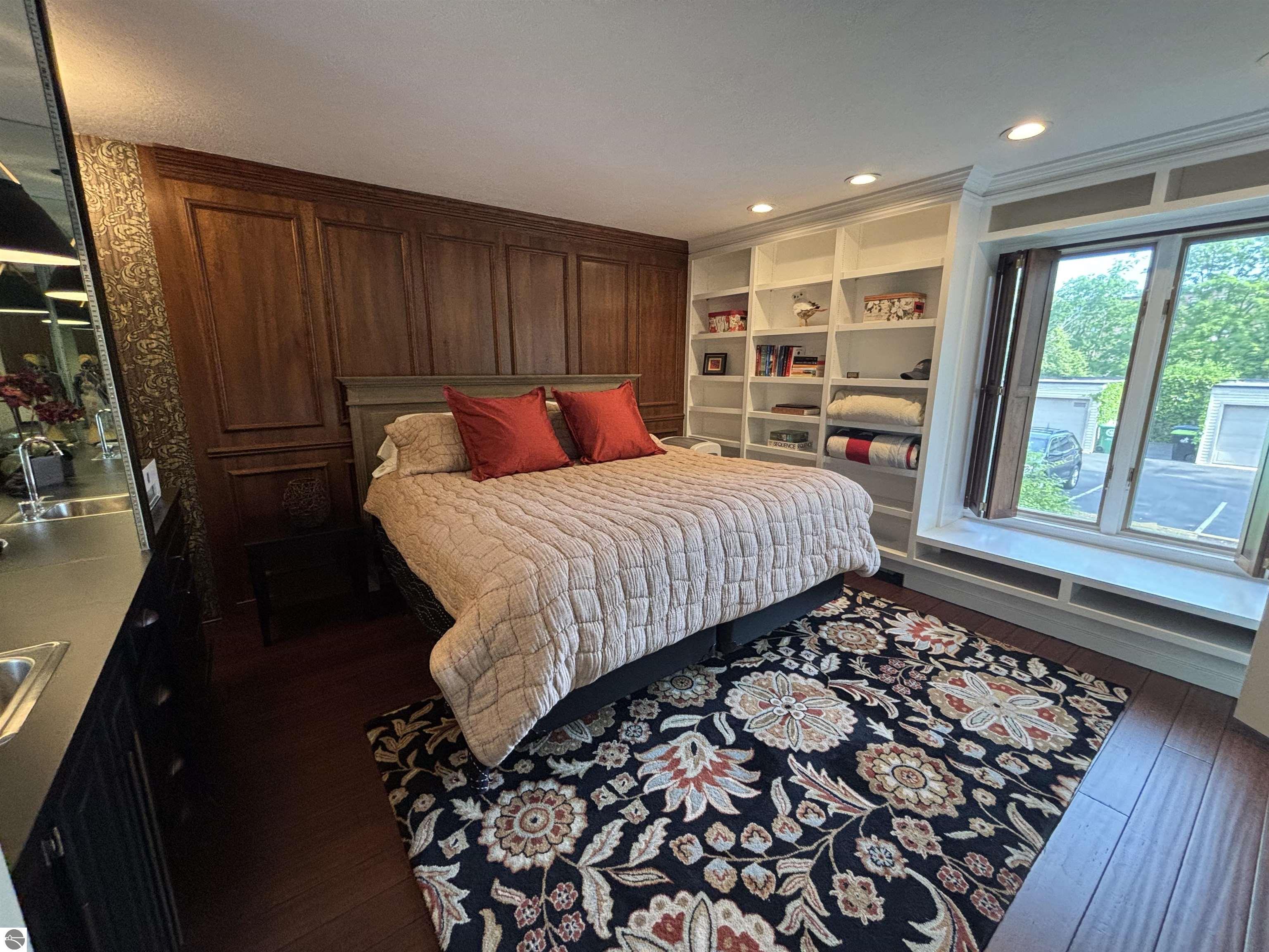 240 Washington Street # 10