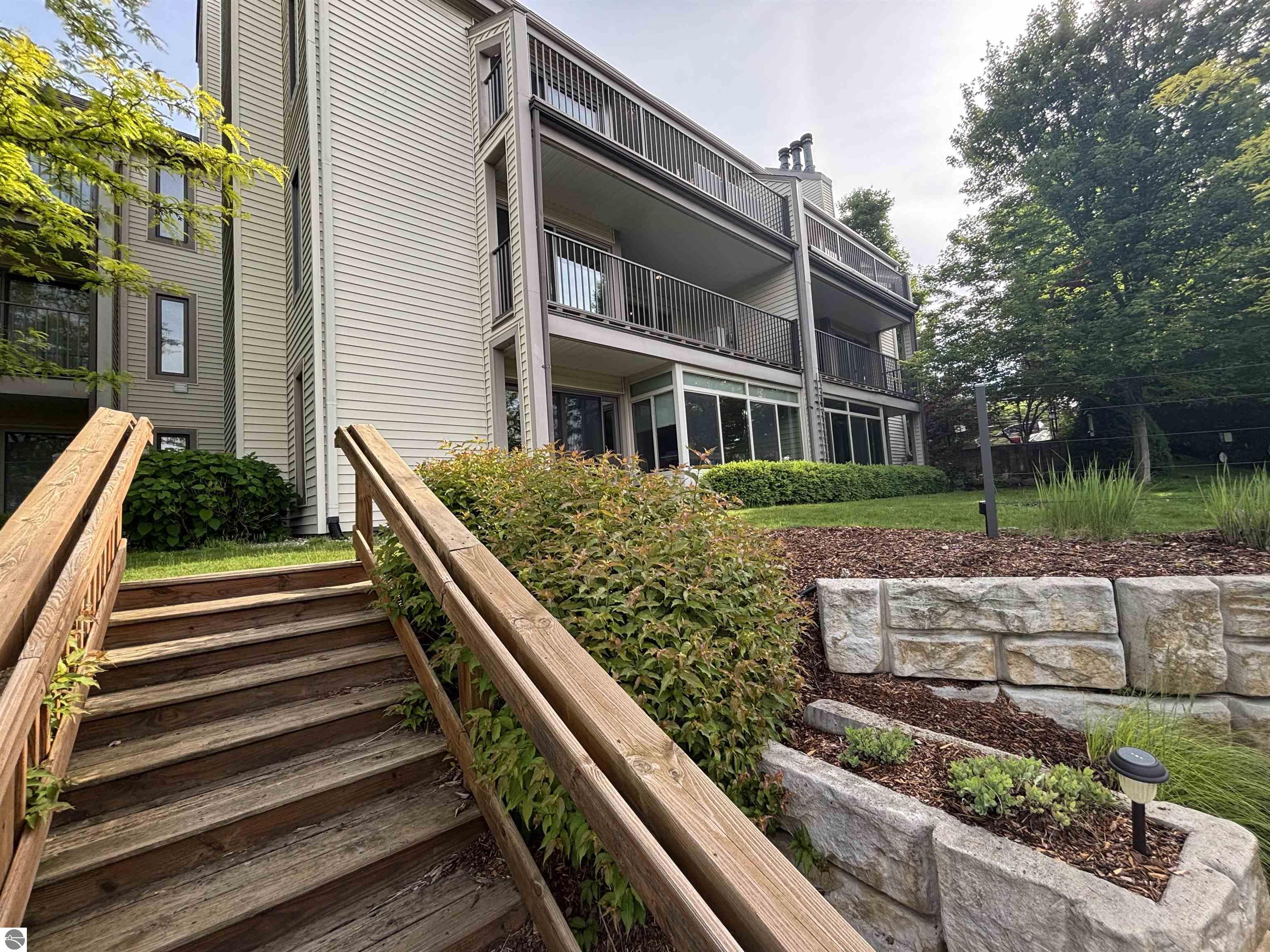 240 Washington Street # 10