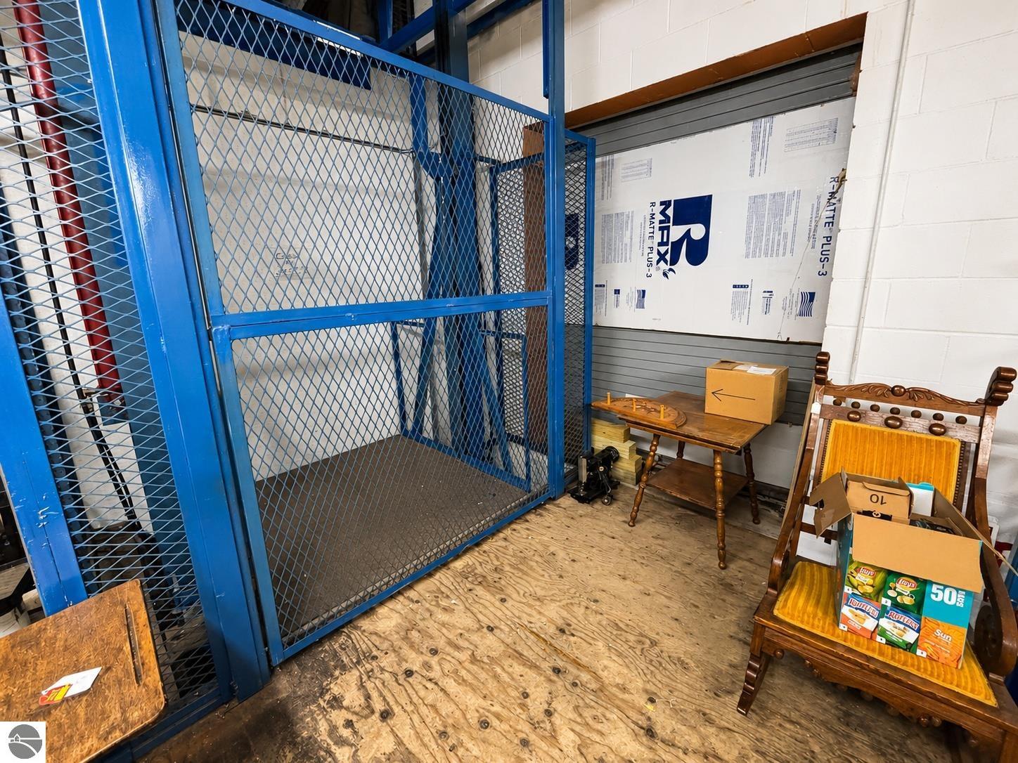 5600 US-31 N