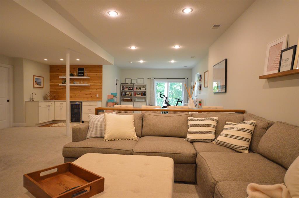 7442 E Meadows Drive