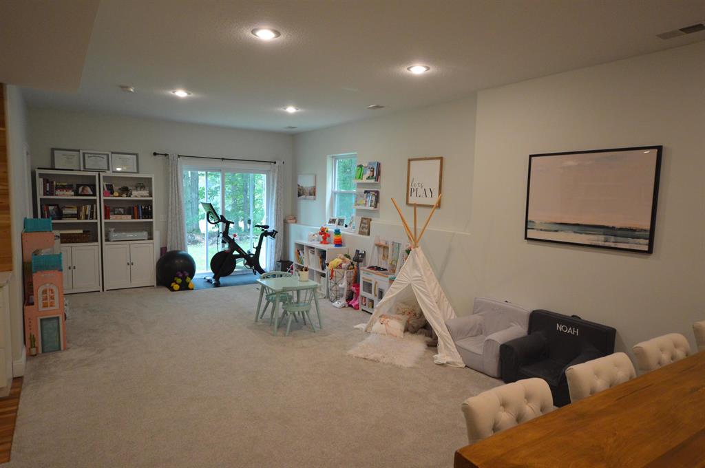 7442 E Meadows Drive