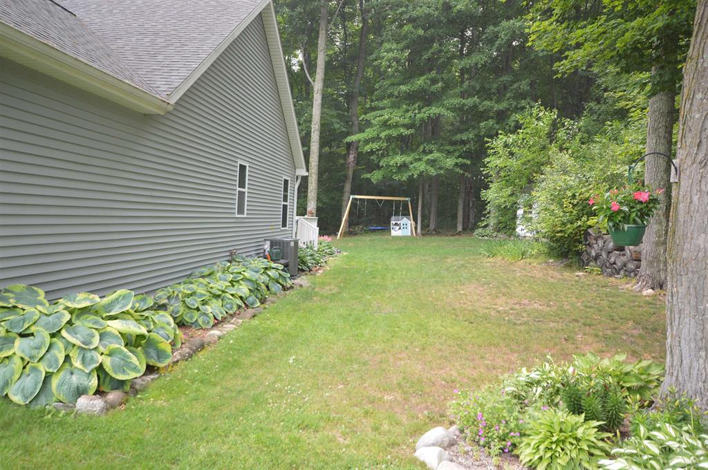 7442 E Meadows Drive