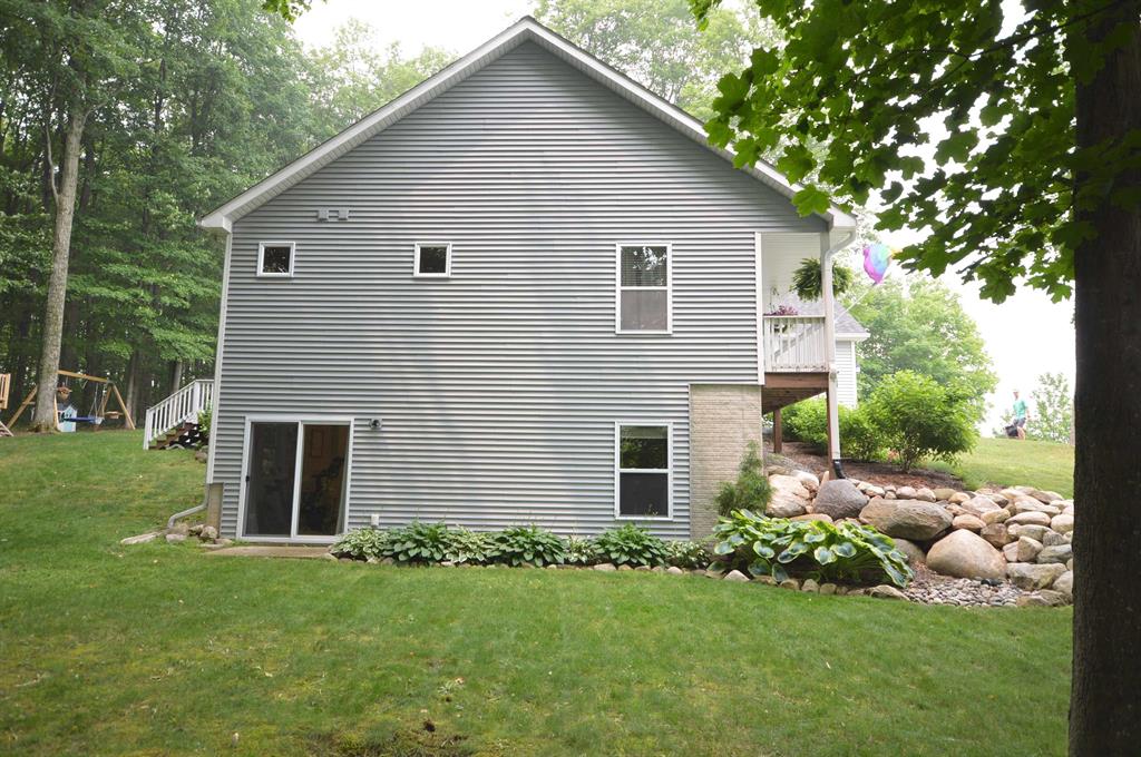 7442 E Meadows Drive