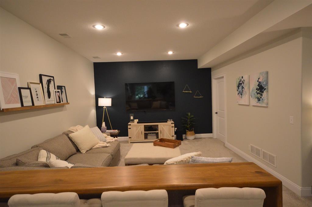 7442 E Meadows Drive