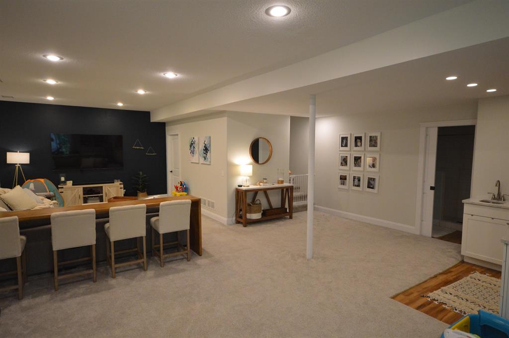 7442 E Meadows Drive