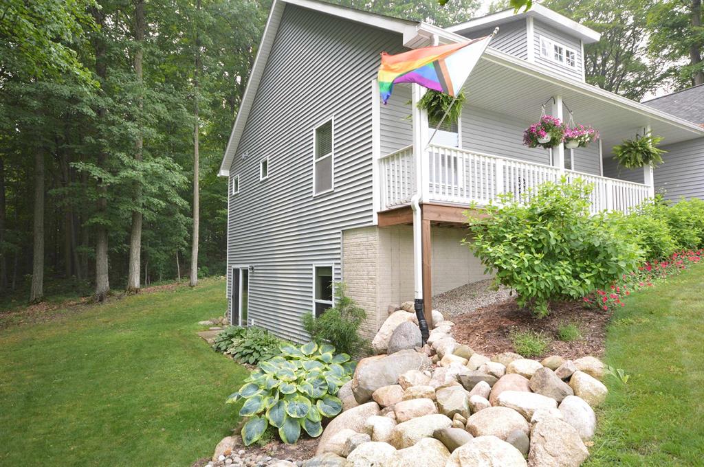 7442 E Meadows Drive