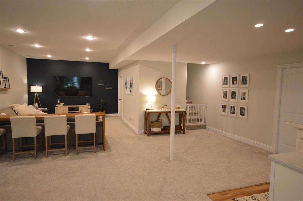 7442 E Meadows Drive