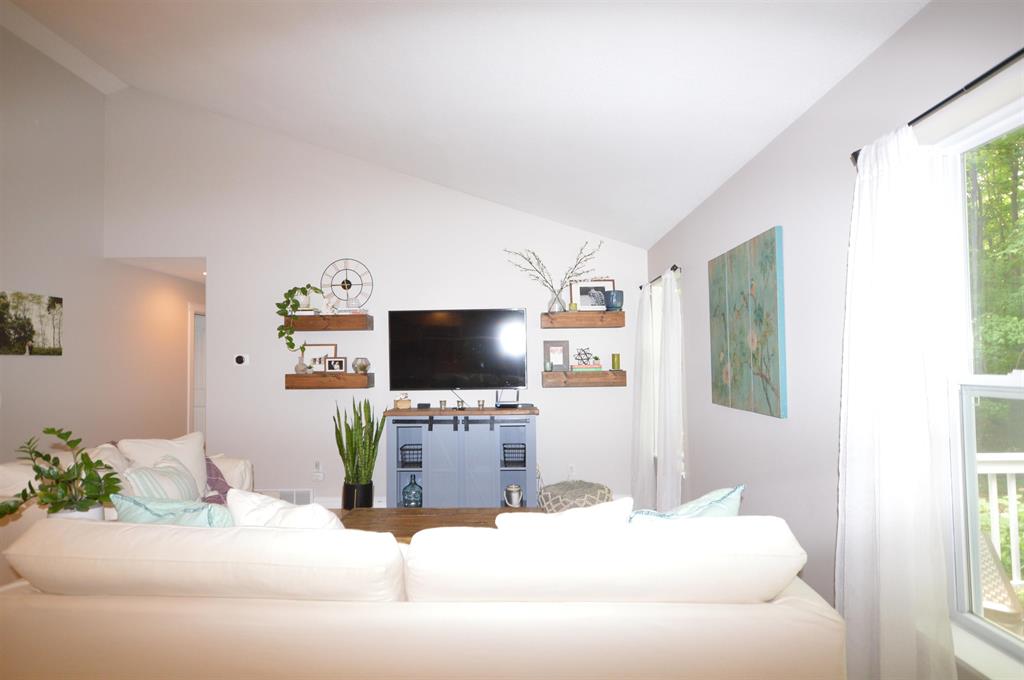 7442 E Meadows Drive