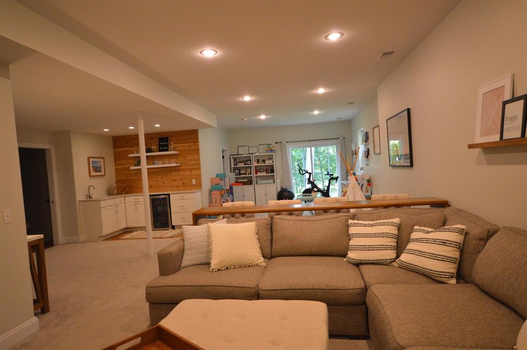 7442 E Meadows Drive