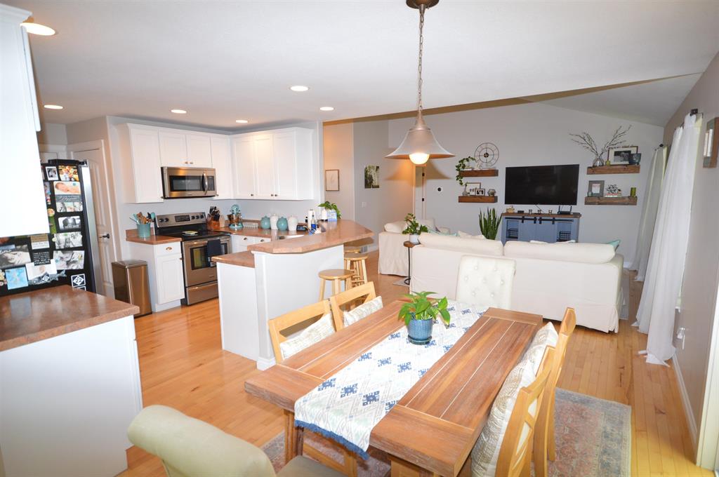 7442 E Meadows Drive