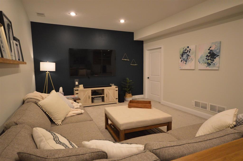 7442 E Meadows Drive