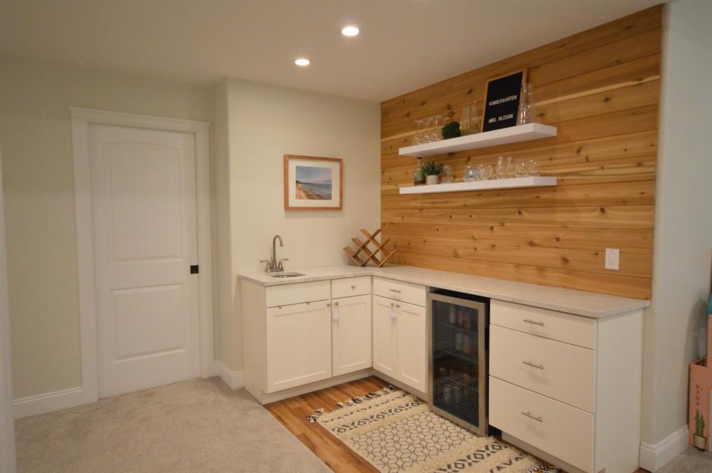 7442 E Meadows Drive