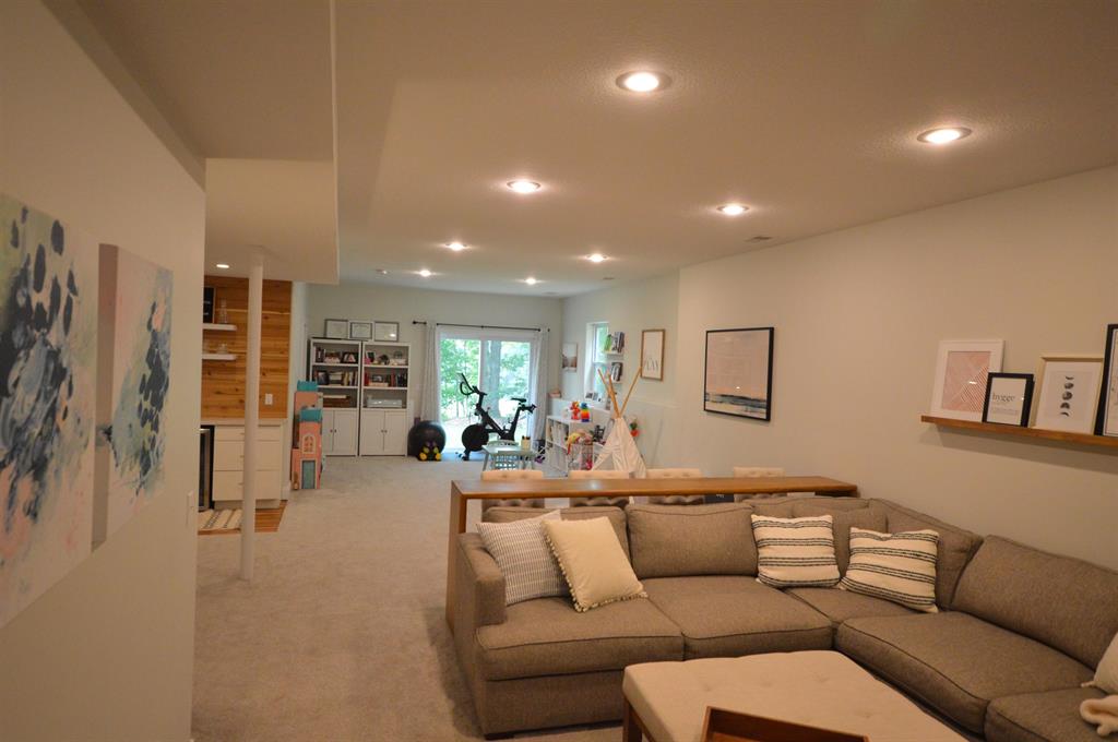 7442 E Meadows Drive