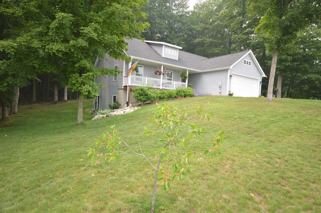 7442 E Meadows Drive