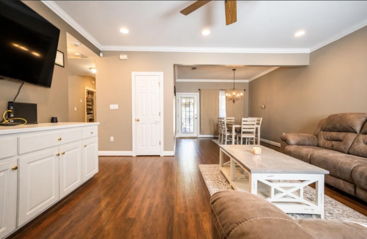 8 Silverleaf Dr.