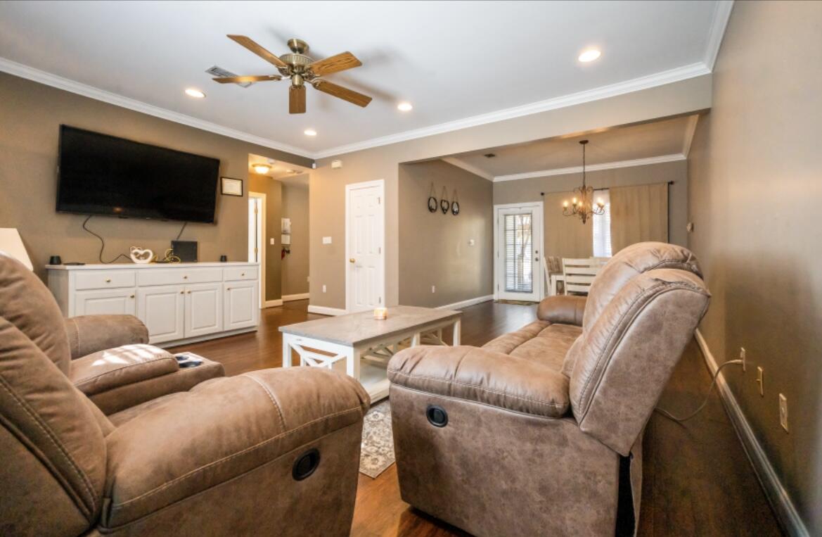 8 Silverleaf Dr.
