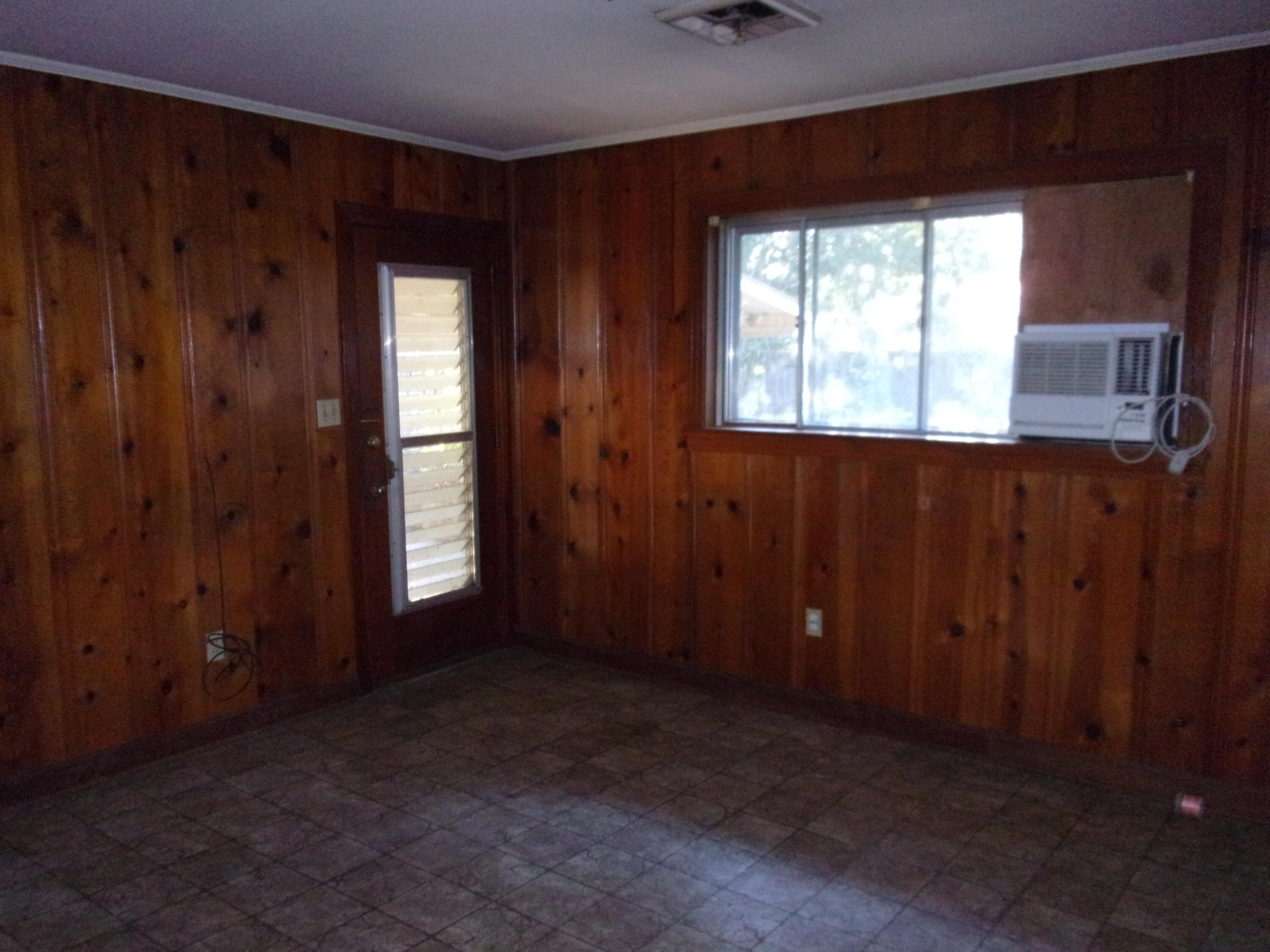905 Camellia Ct.