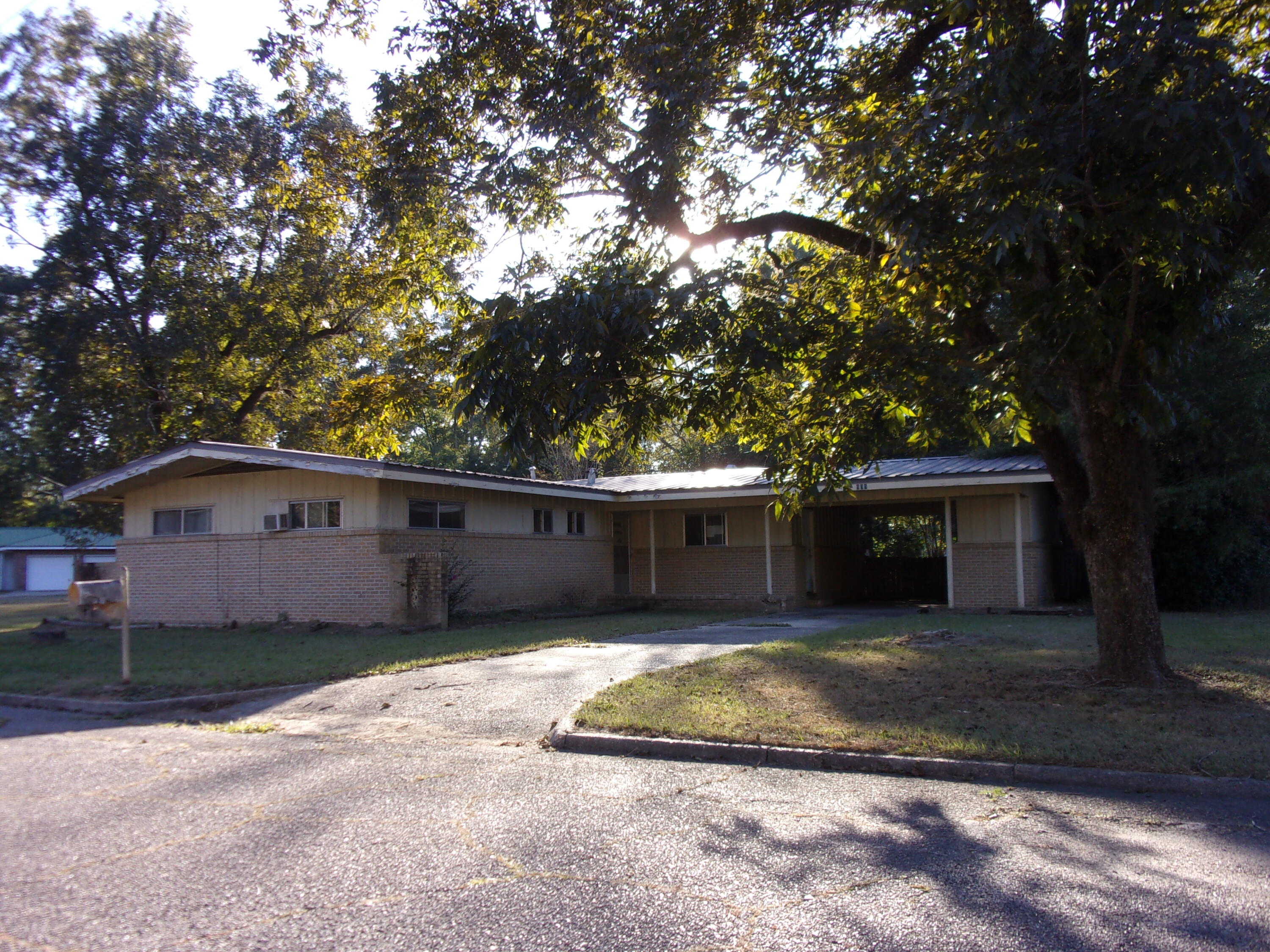 905 Camellia Ct.
