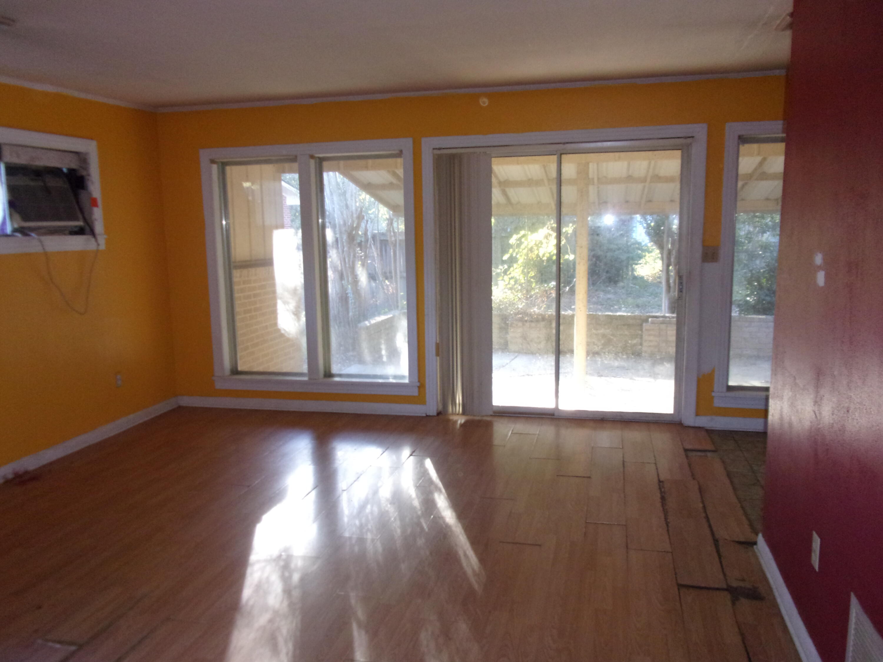 905 Camellia Ct.