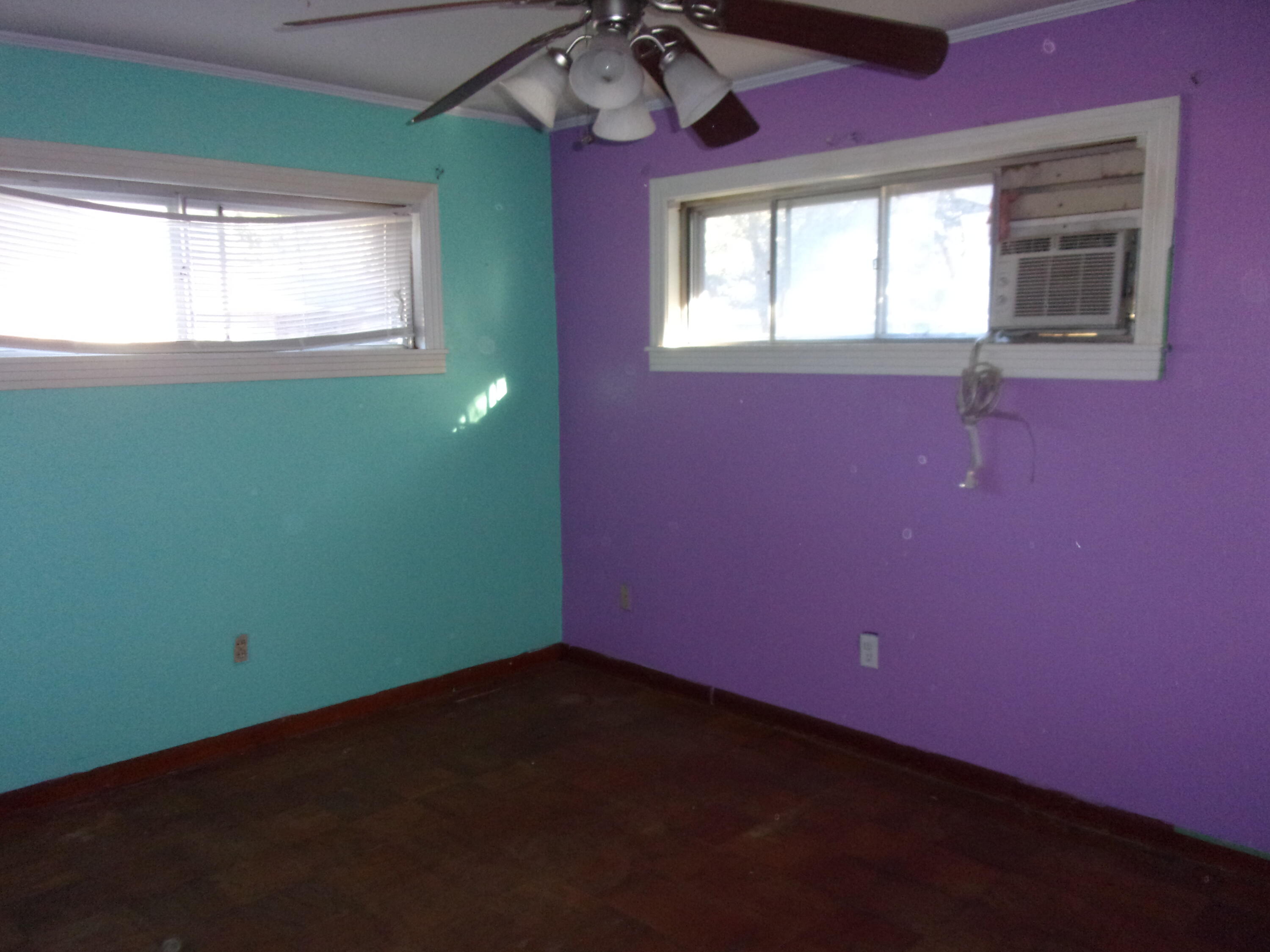 905 Camellia Ct.