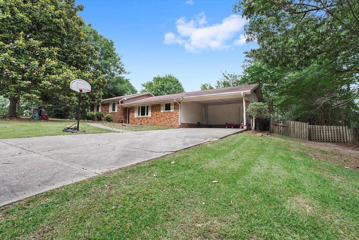 33 Mar - Ree Dr.
