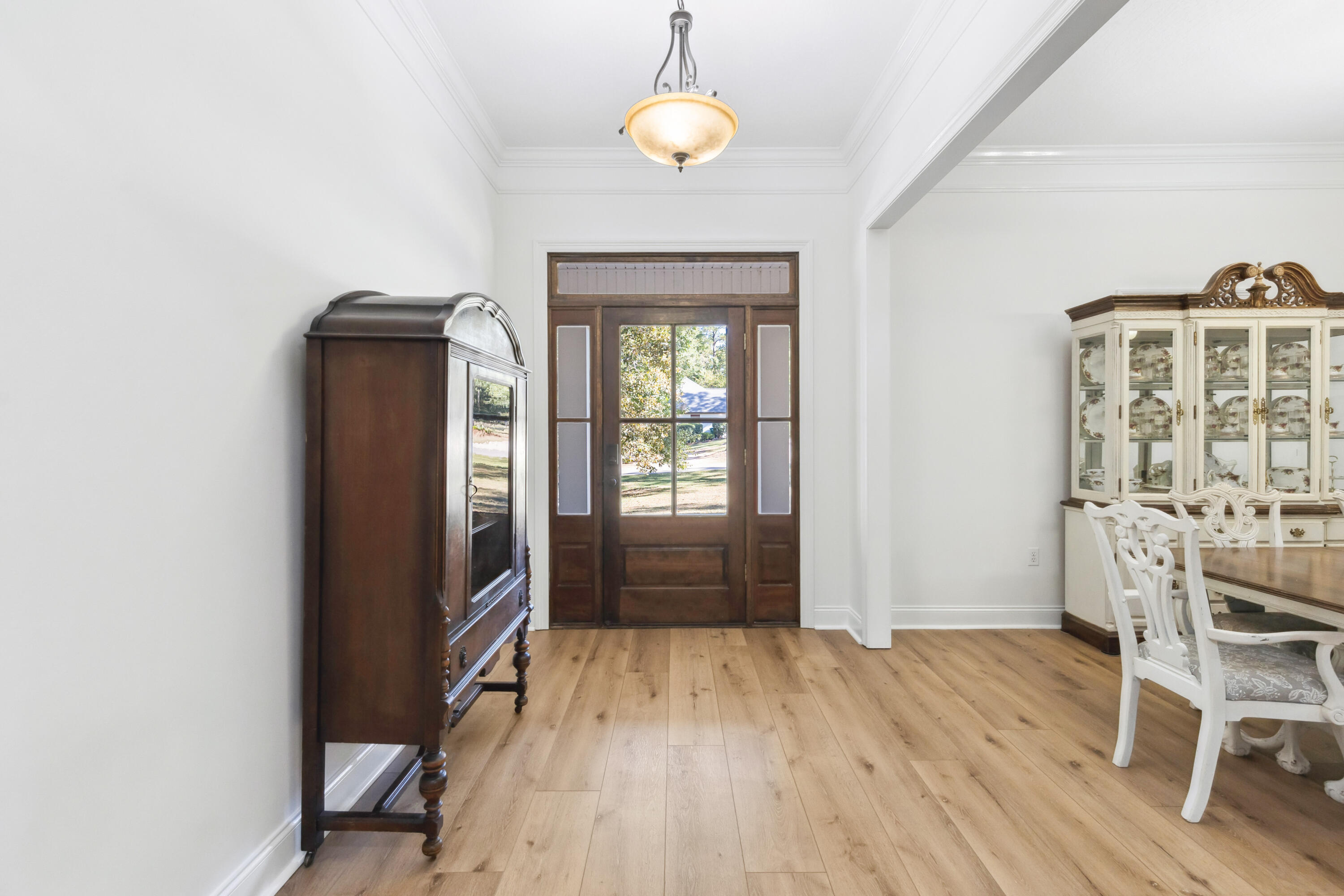 5 Falcon Point