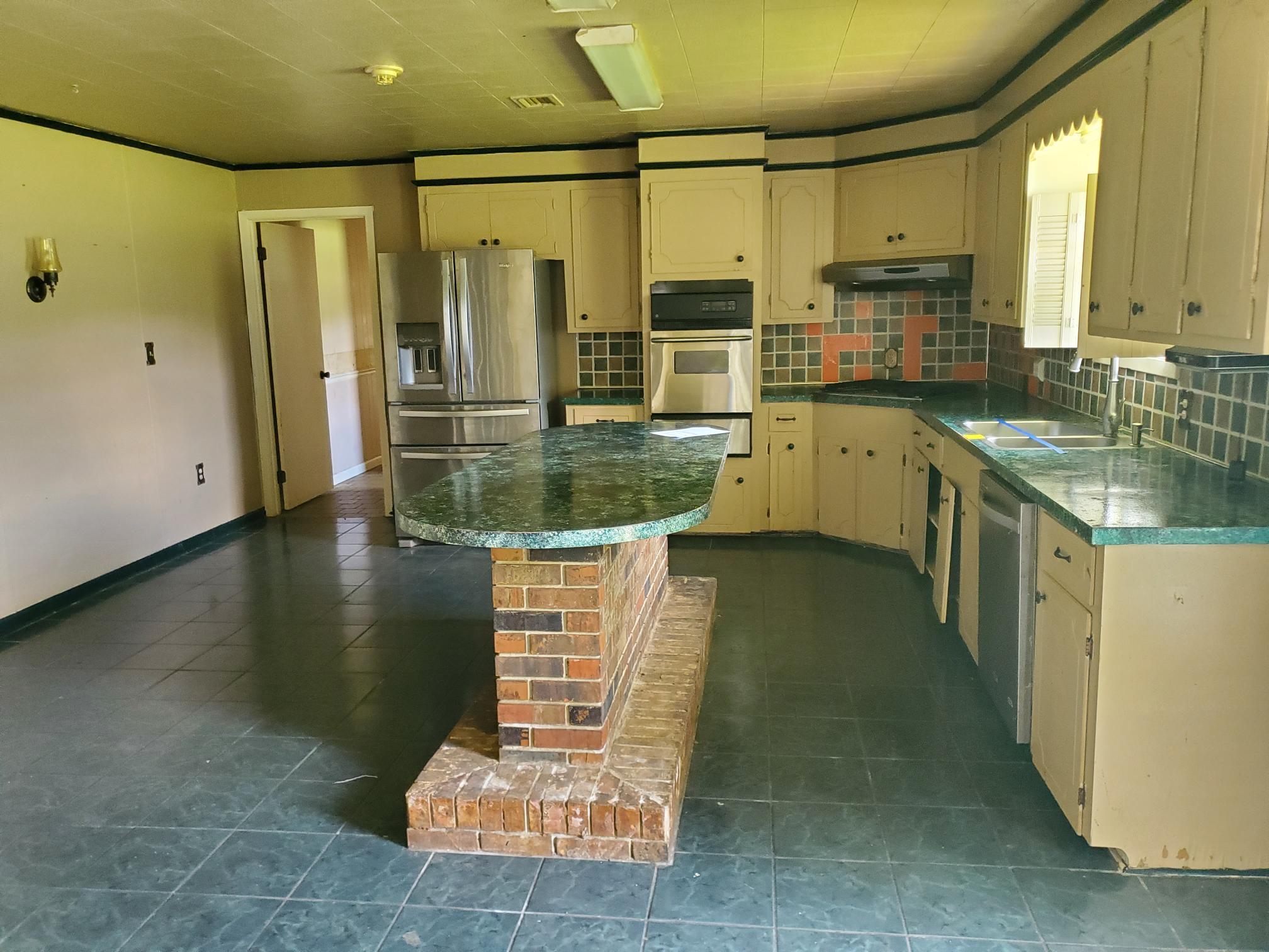 1302 Meadowbrook Ave.