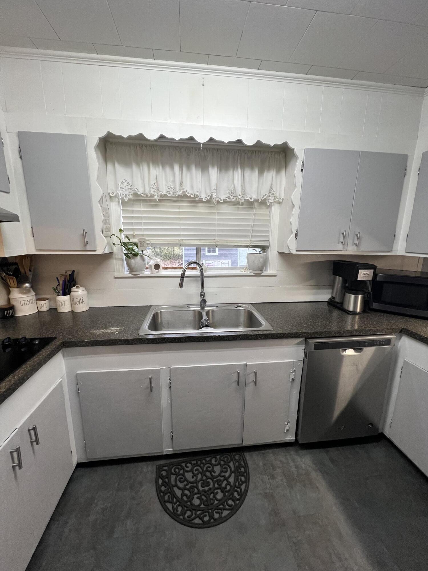 910 Sunset Cir., Columbia