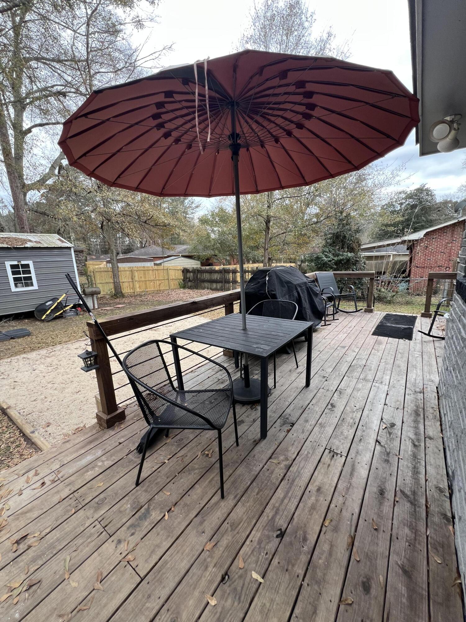 910 Sunset Cir., Columbia