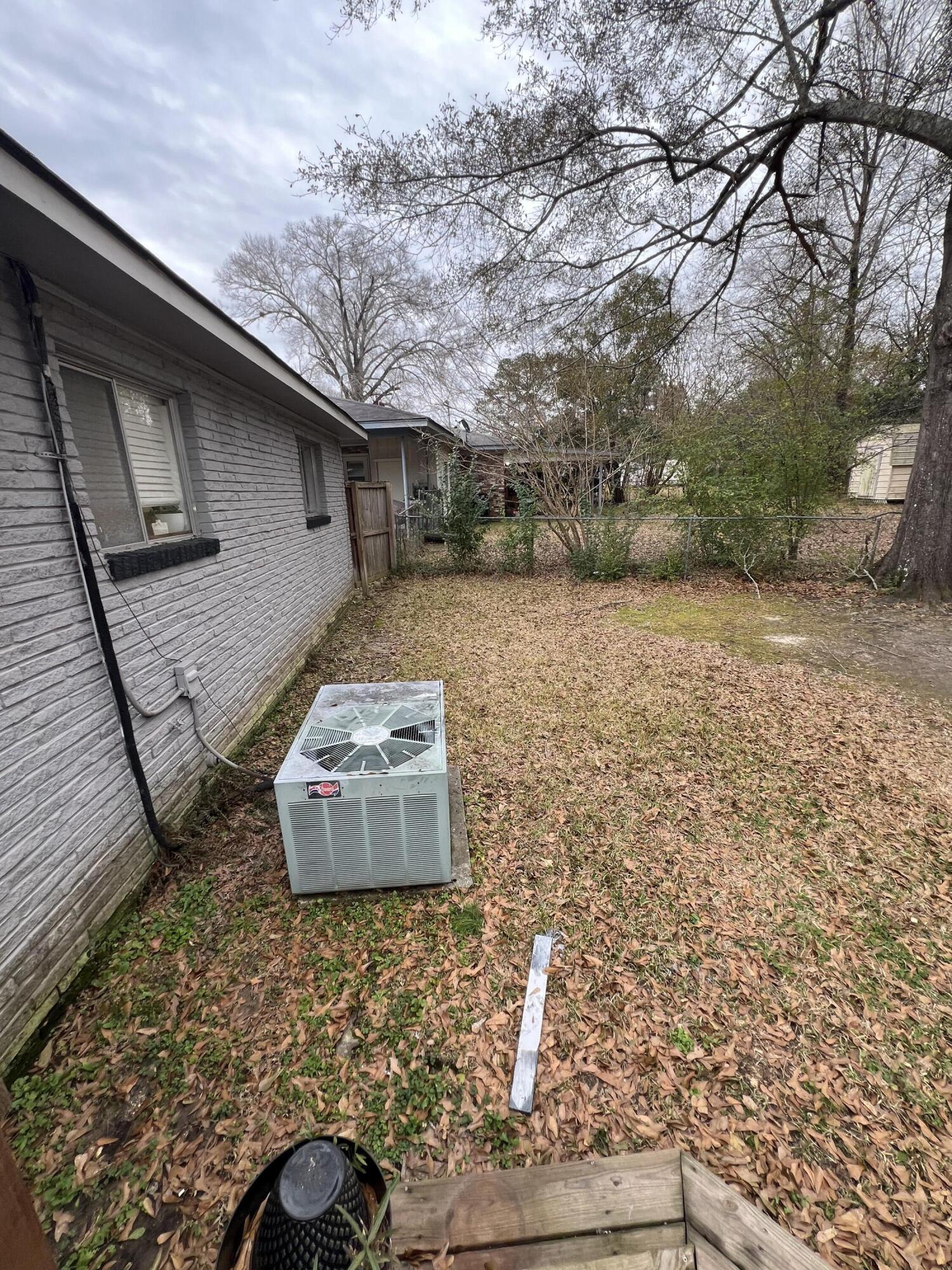 910 Sunset Cir., Columbia