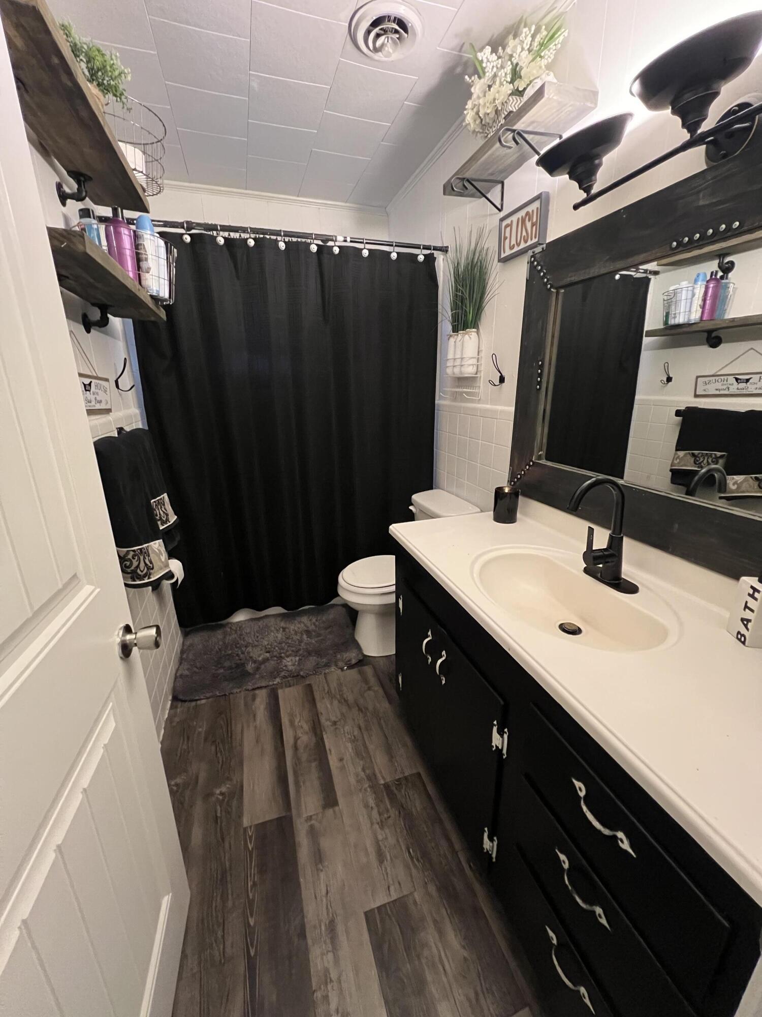 910 Sunset Cir., Columbia