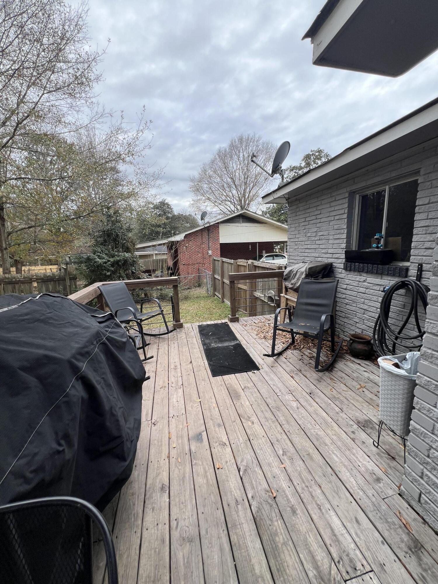 910 Sunset Cir., Columbia