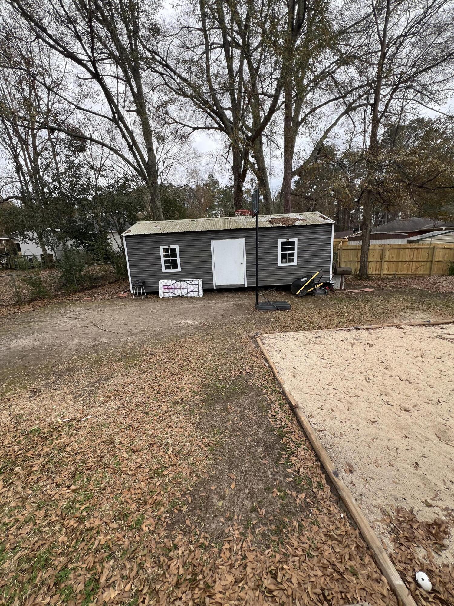 910 Sunset Cir., Columbia